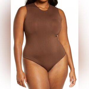 SKIMS essential crewneck sleeveless bodysuit xxs/xs